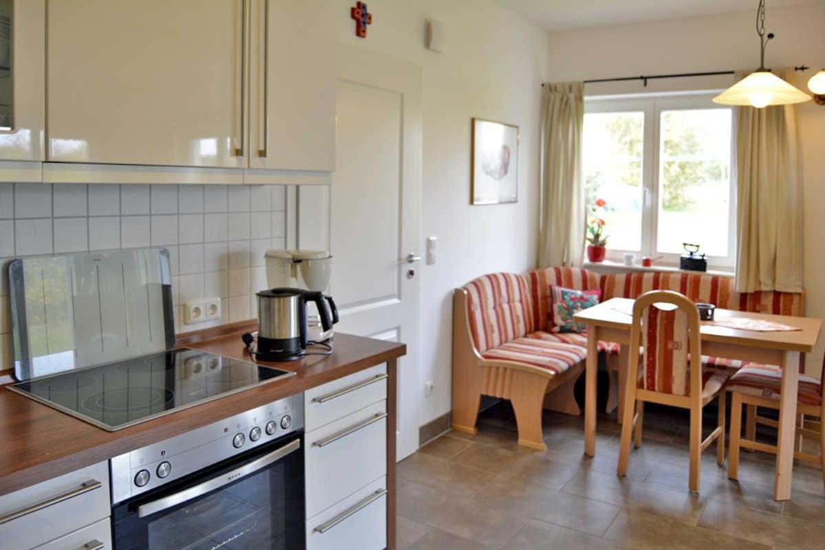 Reetdachhaus Im Fischerdorf Freest المظهر الخارجي الصورة
